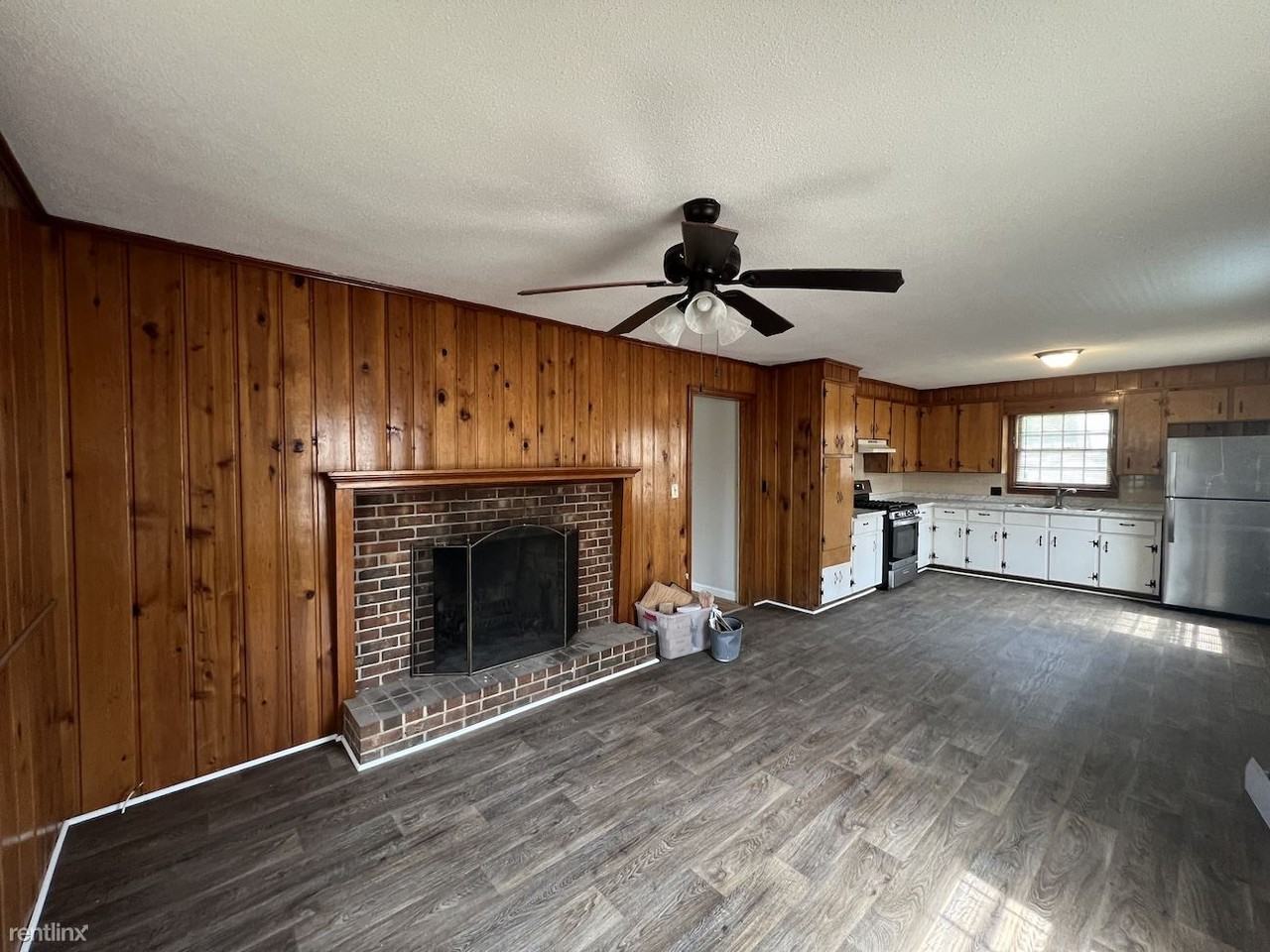 837 Crawford St - Photo 3 of 18