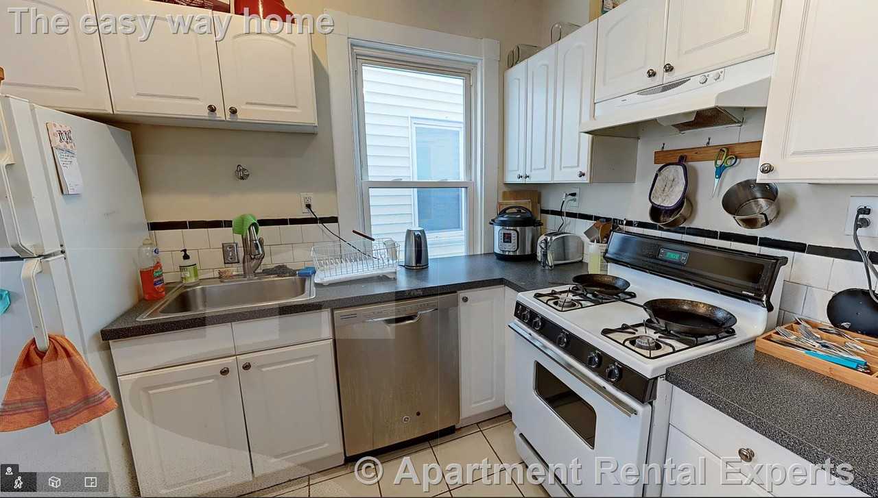 378 Washington St #2 - Photo 2 of 13