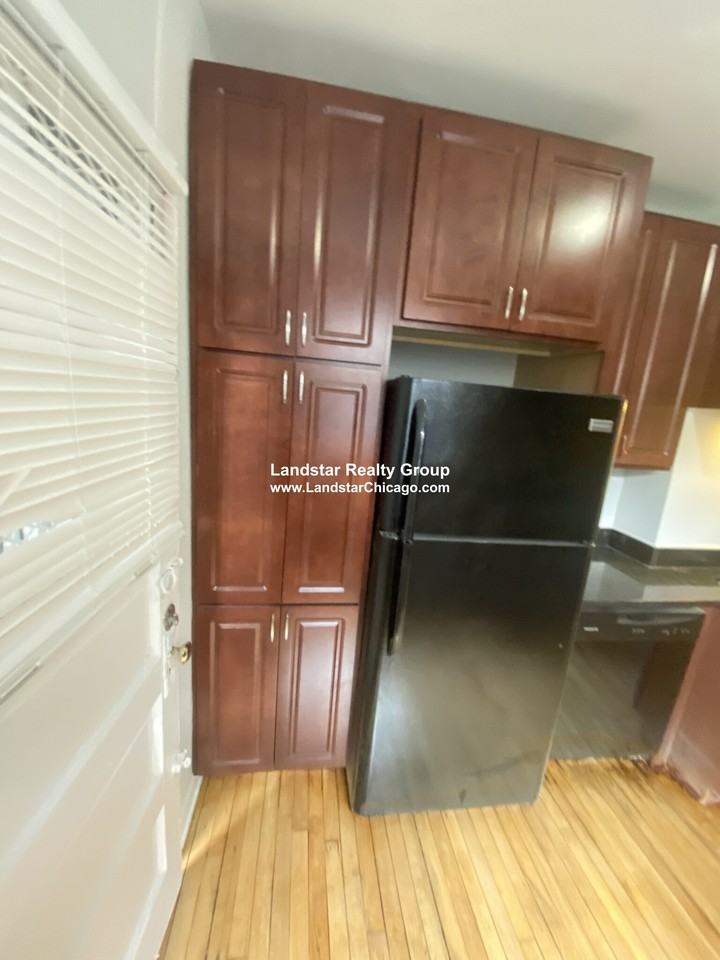 3256 W Belle Plaine Ave #2 - Photo 6 of 24