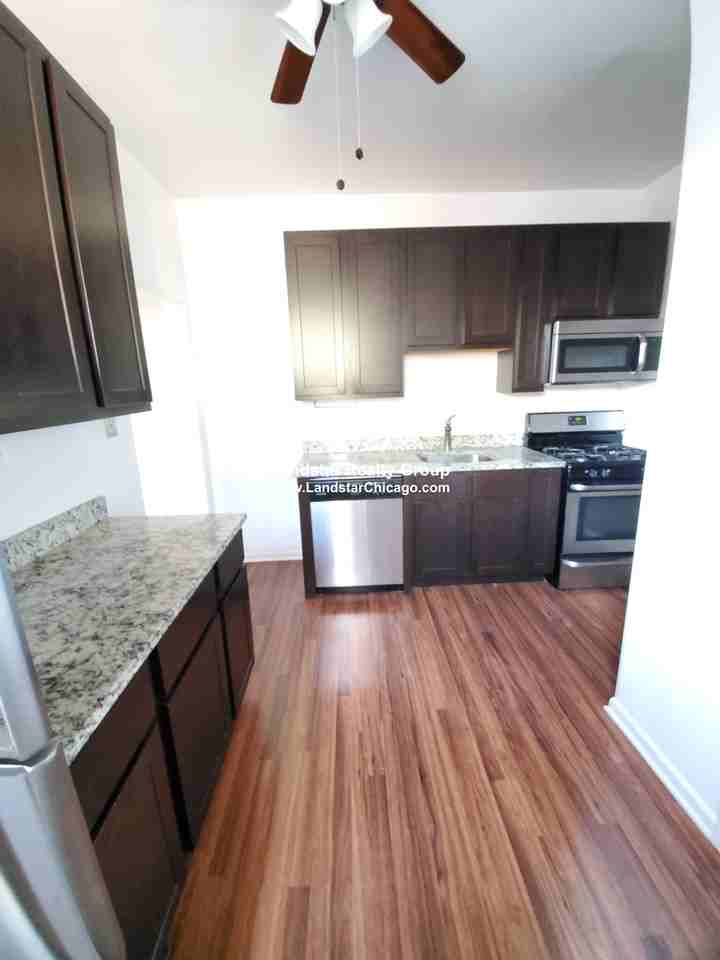 3749 W Sunnyside Ave #3 - Photo 2 of 16