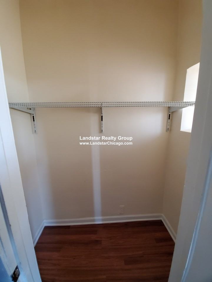 3749 W Sunnyside Ave #3 - Photo 4 of 16