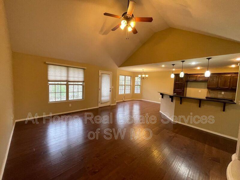 4576 W Greenridge St - Photo 2 of 12