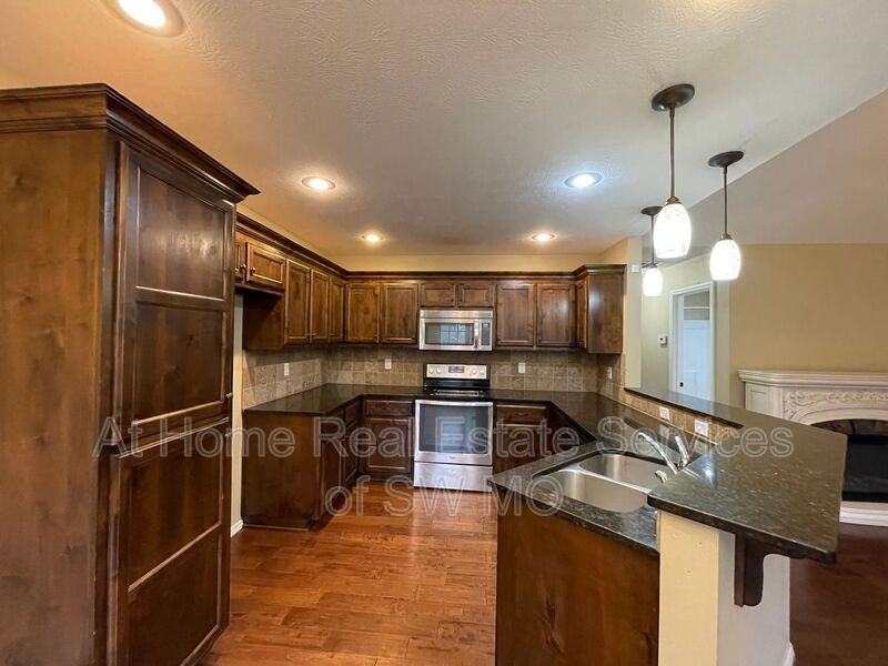 4576 W Greenridge St - Photo 5 of 12