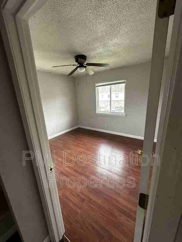 1525 N 55th Dr #A - Photo 3 of 5