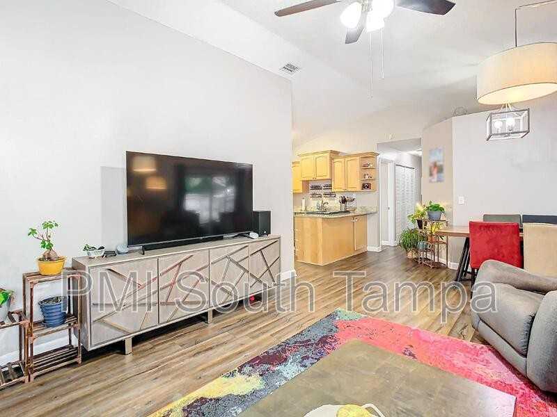 2760 Braham Ct - Photo 3 of 48