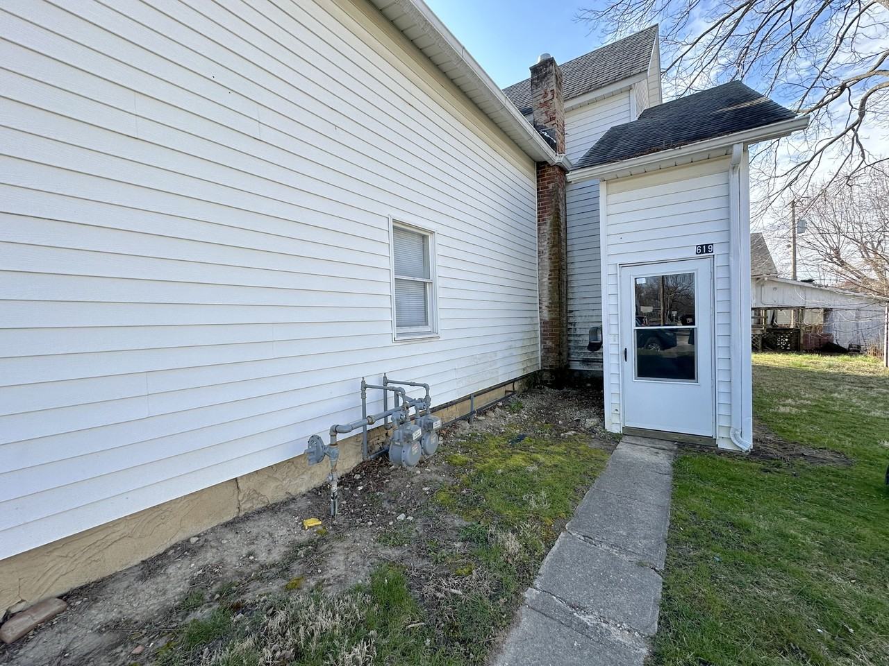 619 W Monroe St - Photo 2 of 16