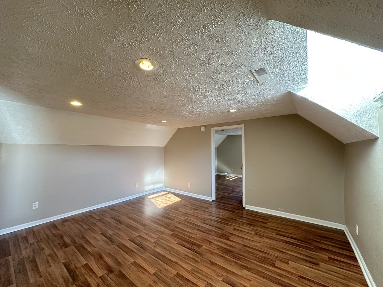 619 W Monroe St - Photo 3 of 16