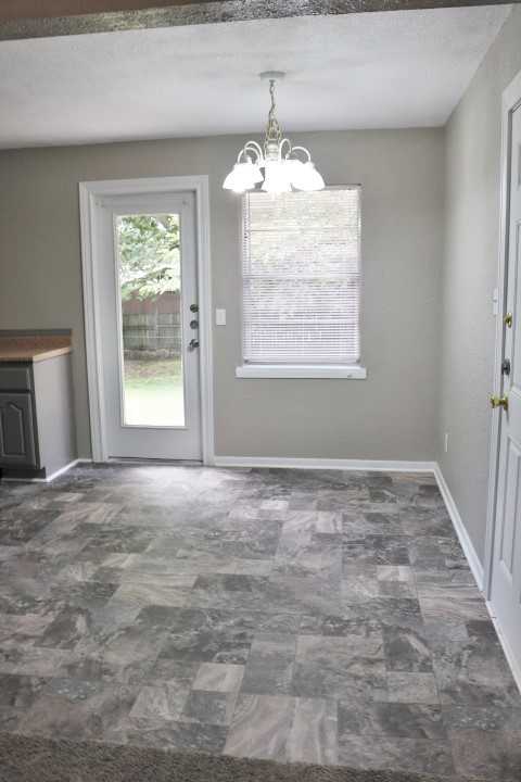914 Chalk St - Photo 5 of 17