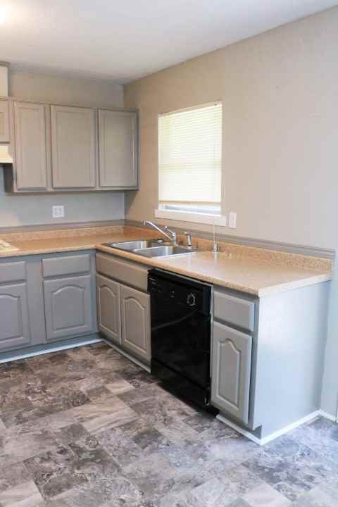 914 Chalk St - Photo 7 of 17