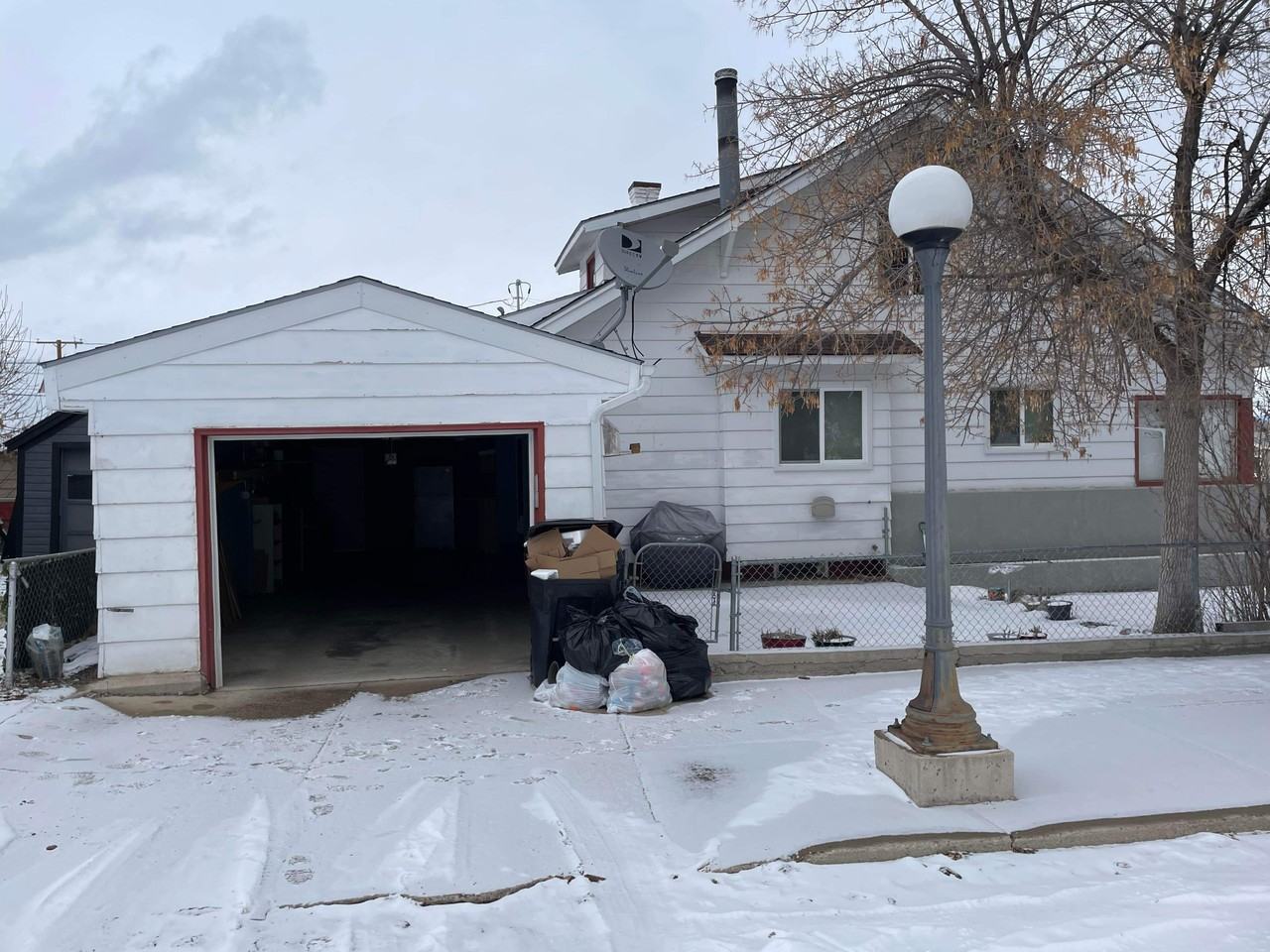 722 Cedar St - Photo 2 of 11