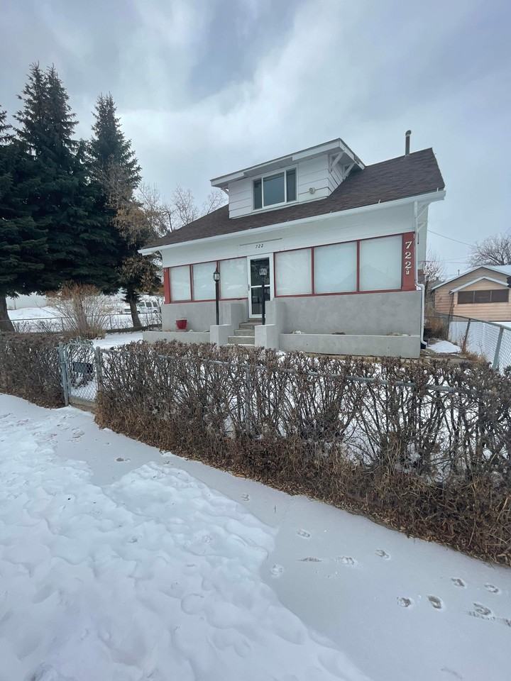 722 Cedar St - Photo 3 of 11