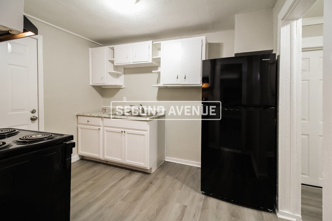 1522 W 22nd St - Photo 4 of 20