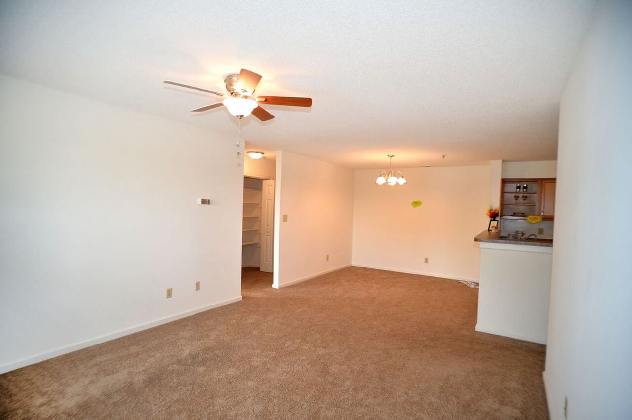 Featherstone Apartments at Kiln Creek - Photo 4 of 22