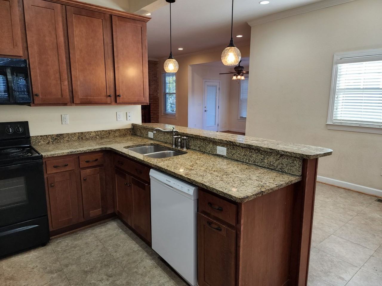 710 W 36th St - Photo 2 of 20