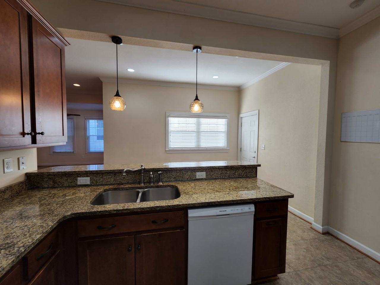 710 W 36th St - Photo 4 of 20