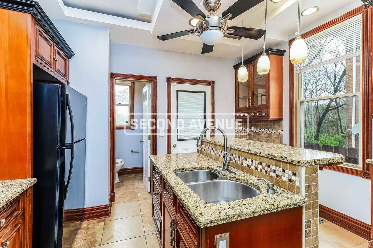 739 Woodlawn Ave - Photo 2 of 15