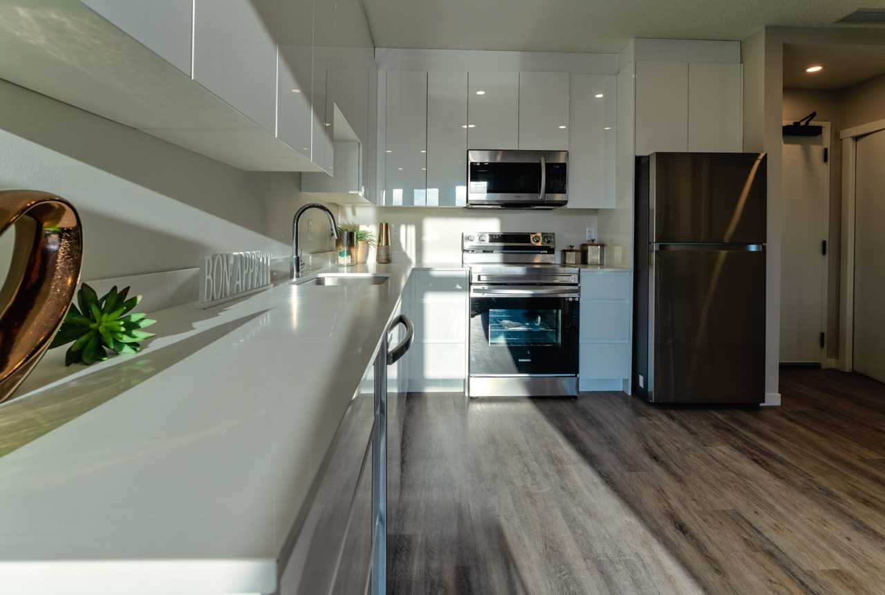 Solo on 4th - Photo 4 of 29