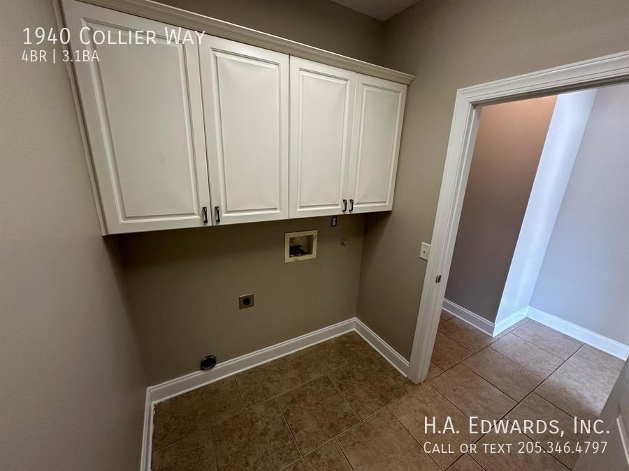 1940 Collier Way - Photo 3 of 15