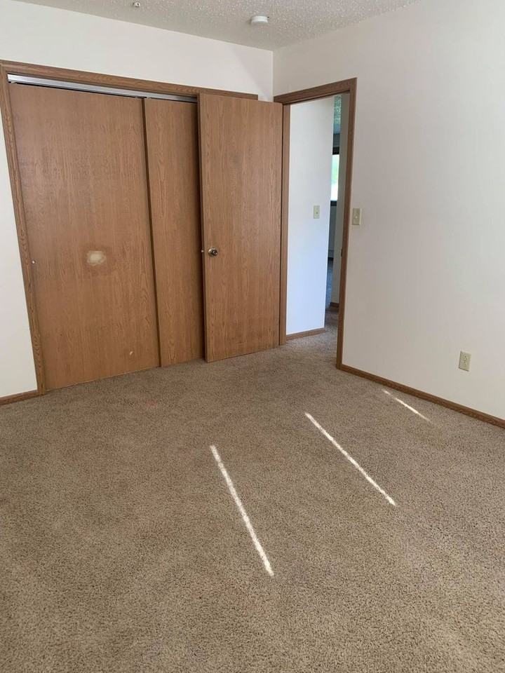 Cedar Square E & W Apartments - Photo 3 of 15