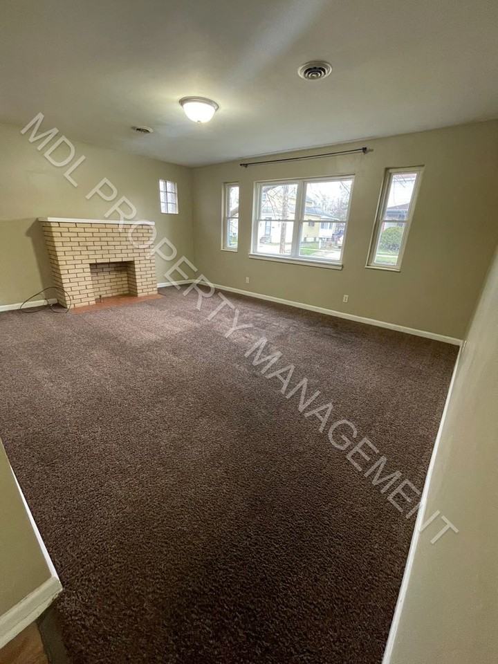 211 N Grant St - Photo 2 of 11