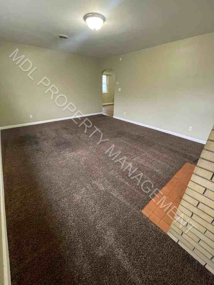 211 N Grant St - Photo 3 of 11