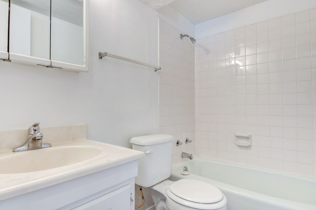 Lakewood Terrace - Photo 5 of 18