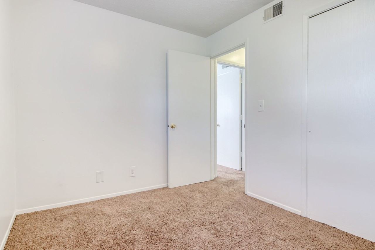 Lakewood Terrace - Photo 6 of 18