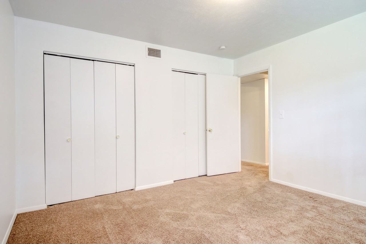 Lakewood Terrace - Photo 7 of 18