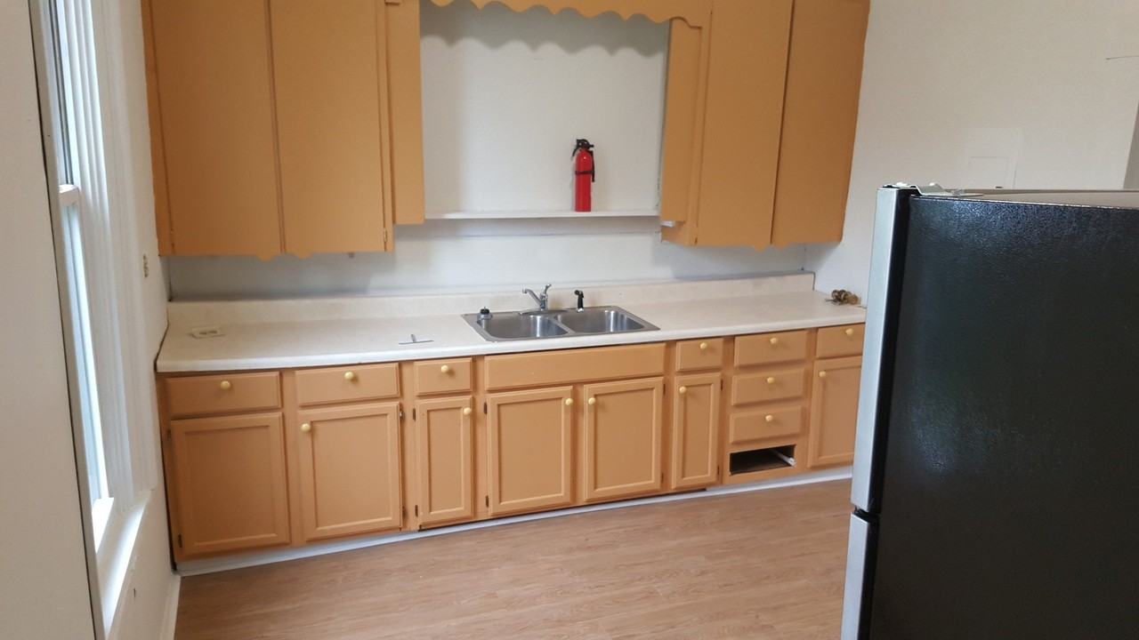 2707 S Madison St - Photo 4 of 15