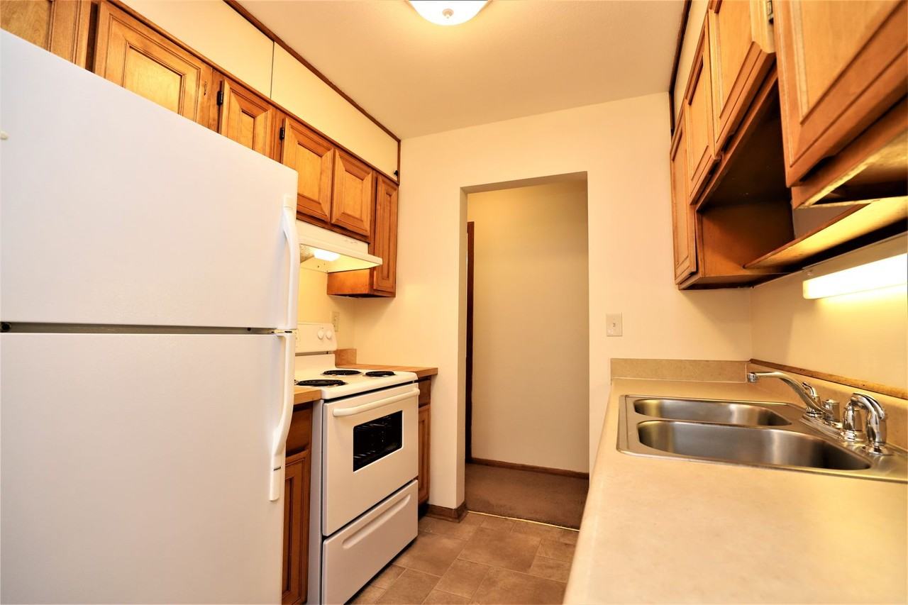 Pendleton Apartments - Photo 4 of 12