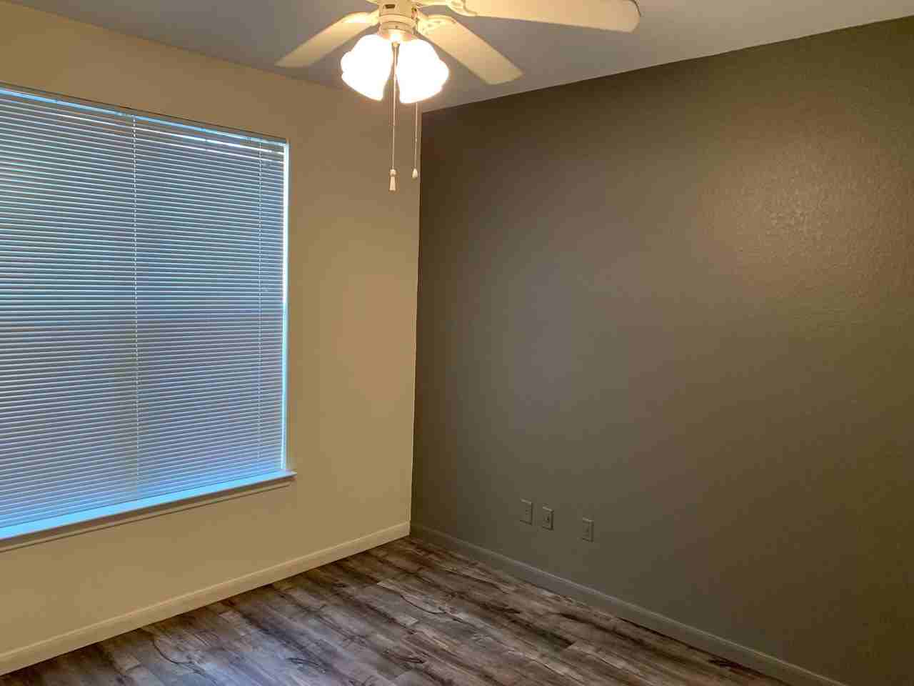 860 N Orange Ave - Photo 2 of 6