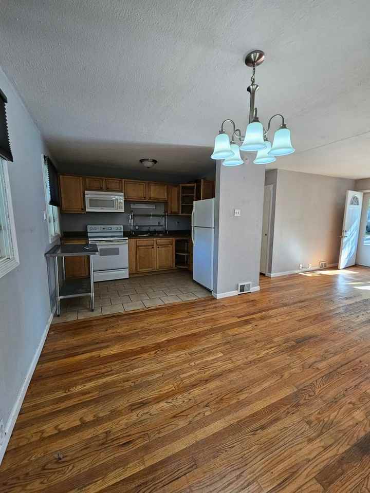 1618 Sangamon Dr - Photo 4 of 12