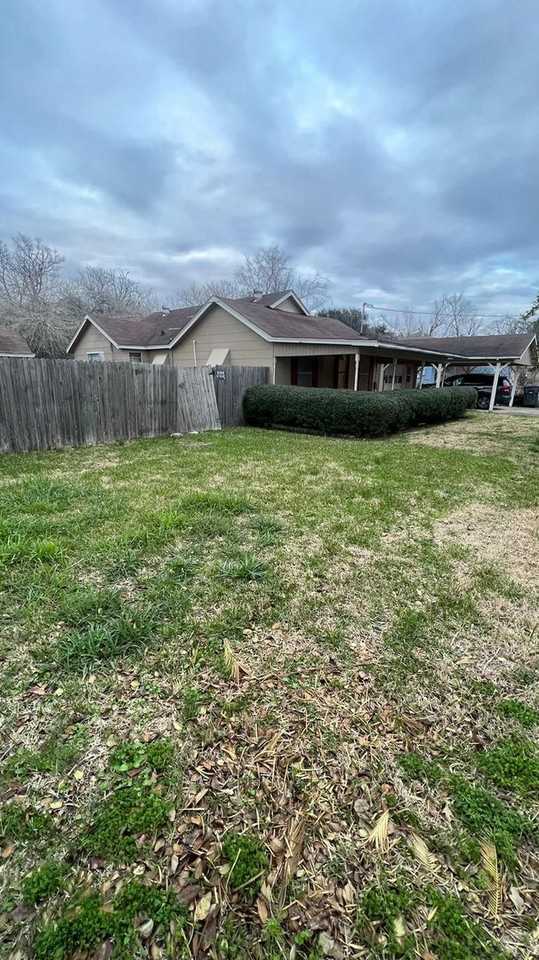 4700 Beaumont Ave - Photo 6 of 12