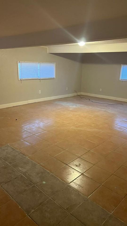 4700 Beaumont Ave - Photo 5 of 12