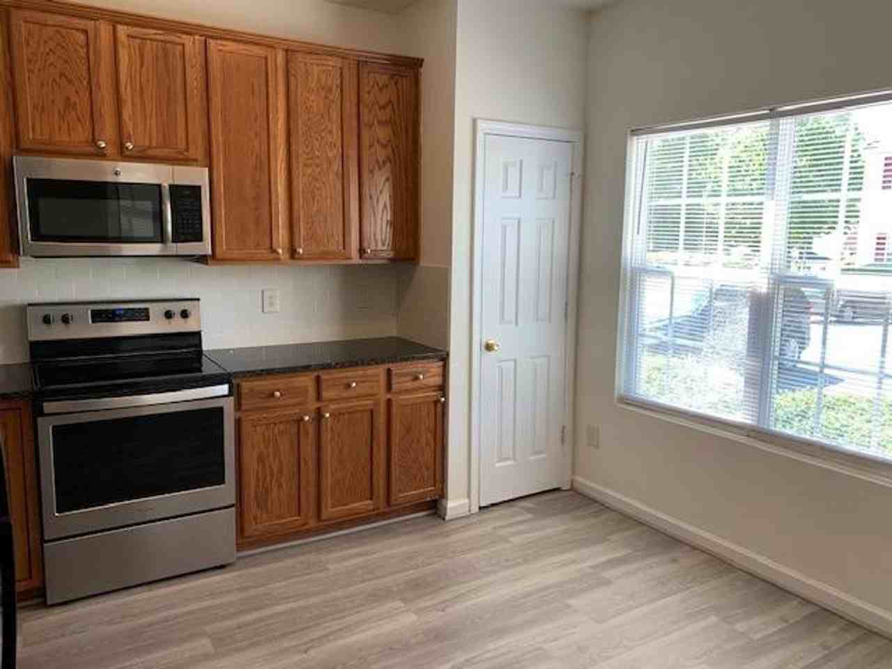 104 Graystar Rd - Photo 3 of 18