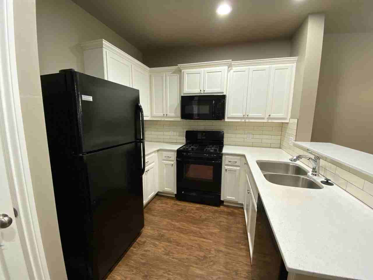 799 Sw 14th St - Photo 4 of 20