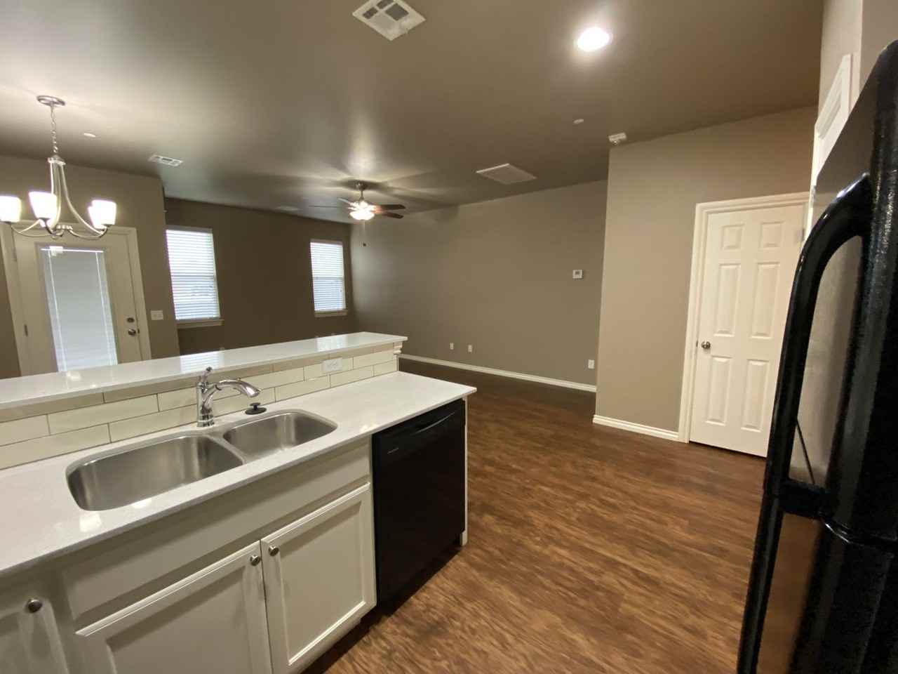 799 Sw 14th St - Photo 5 of 20