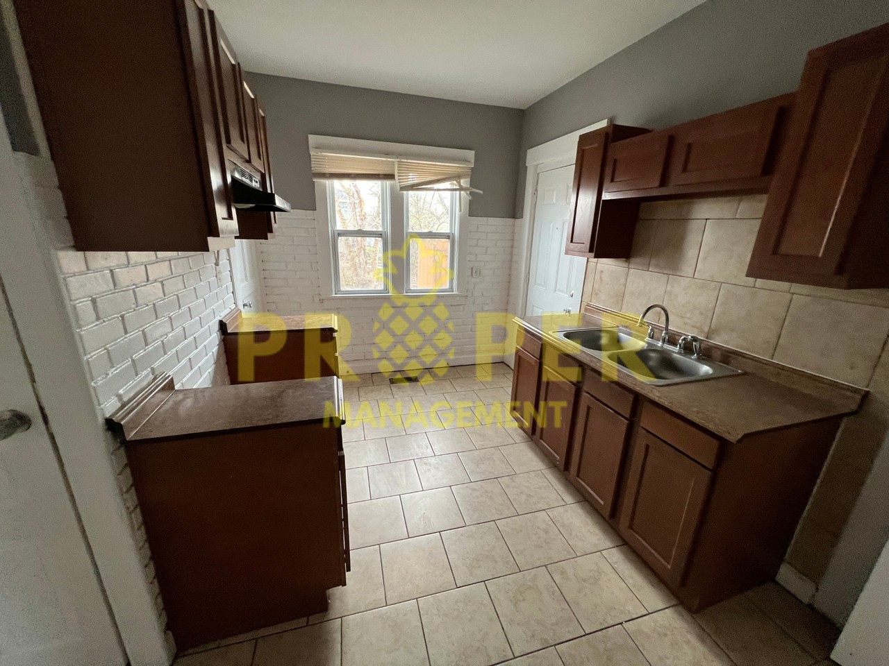 714 Uhrig Ave - Photo 5 of 6