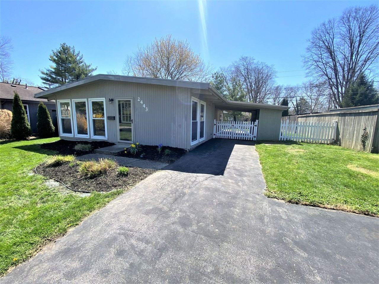 2443 Edgevale Rd - Photo 2 of 34