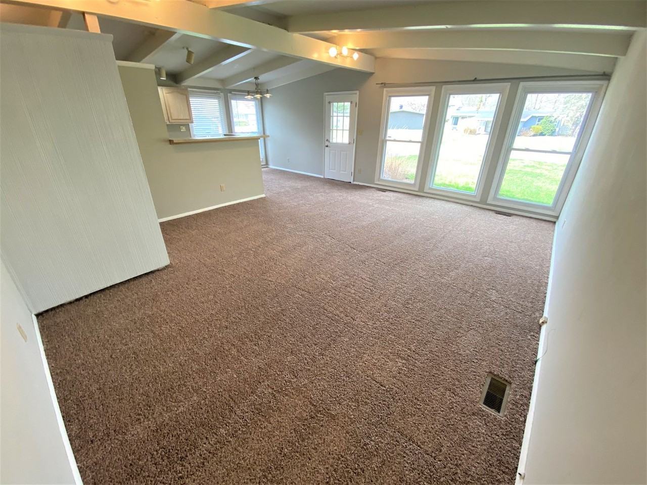 2443 Edgevale Rd - Photo 4 of 34
