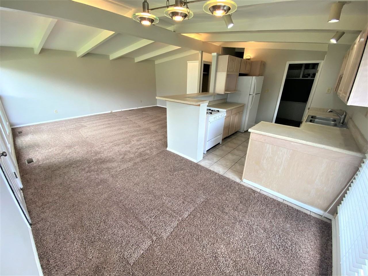 2443 Edgevale Rd - Photo 7 of 34