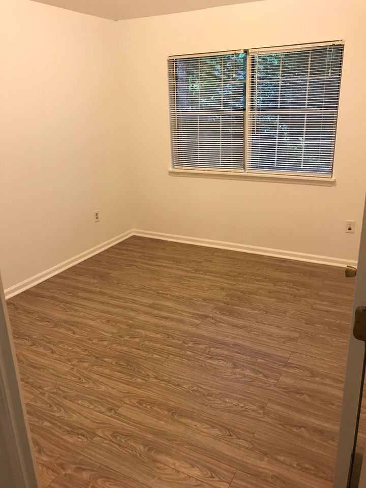 135 Greenwood Ln - Photo 7 of 19