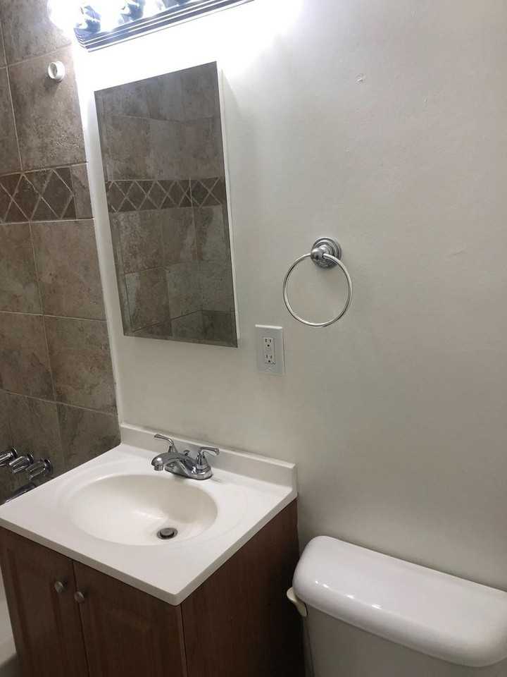 14715 S. Berendo - Photo 3 of 12