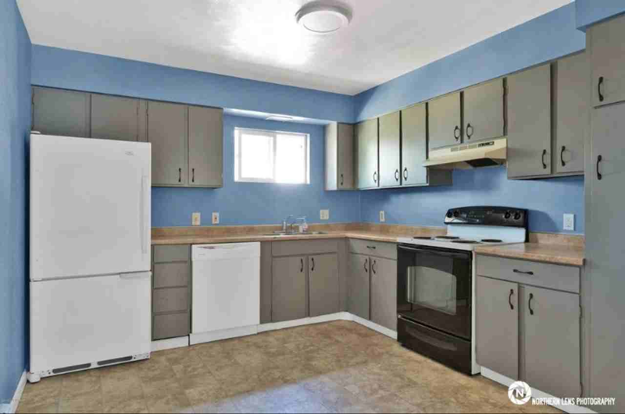 740 N Bragaw Street - Photo 2 of 24