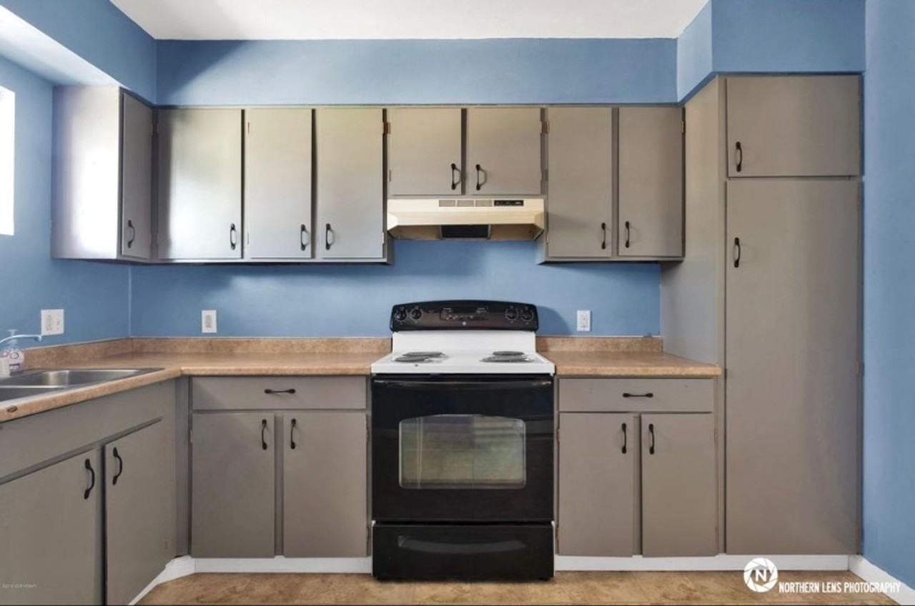 740 N Bragaw Street - Photo 3 of 24