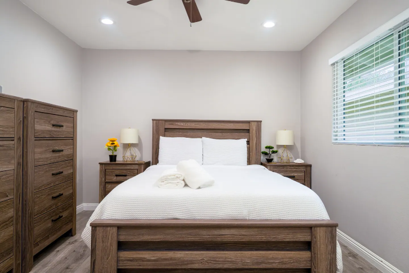 19101 E Ryals Ln - Photo 2 of 32