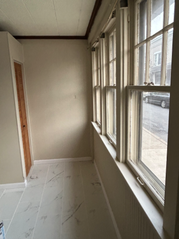 417 1/2 E Court St - Photo 2 of 28