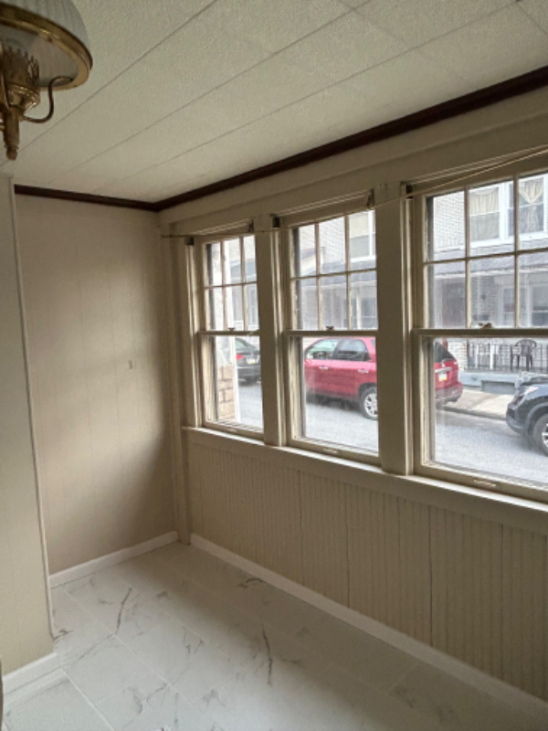 417 1/2 E Court St - Photo 3 of 28