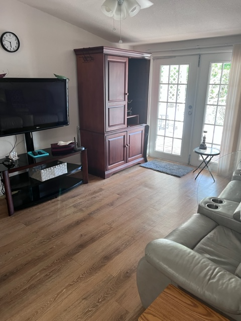 14820 Capri Ln - Photo 3 of 17