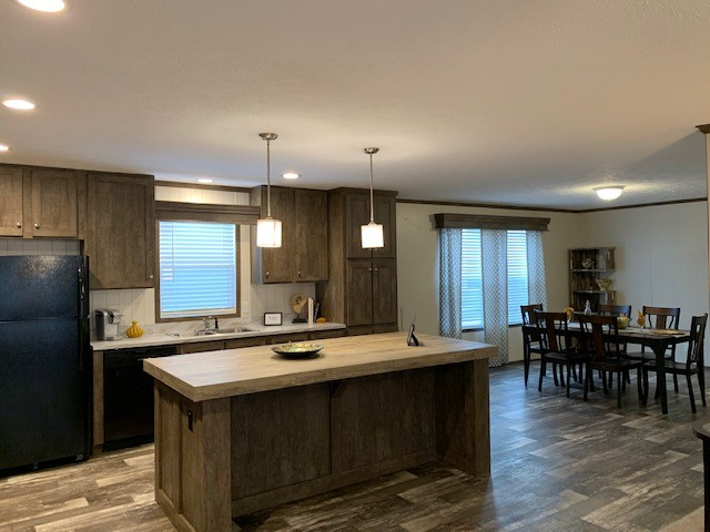 1080 Hemlock Dr - Photo 2 of 16